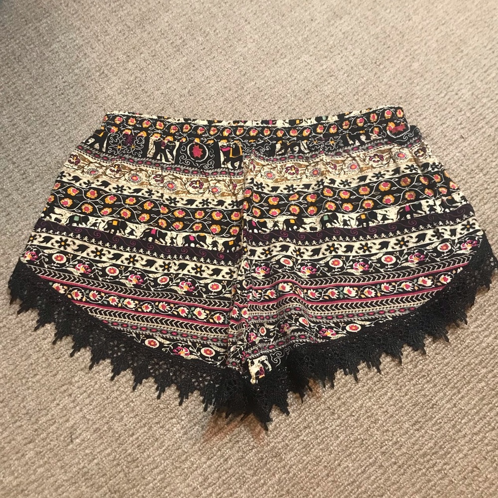 ❌SOLD❌ Flowy boho festival shorts - Picture 2 of 3